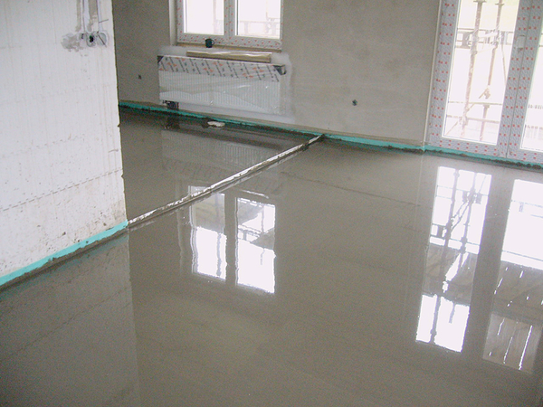 Lité podlahové potěry na bázi cementu jako alternativa anhydritu